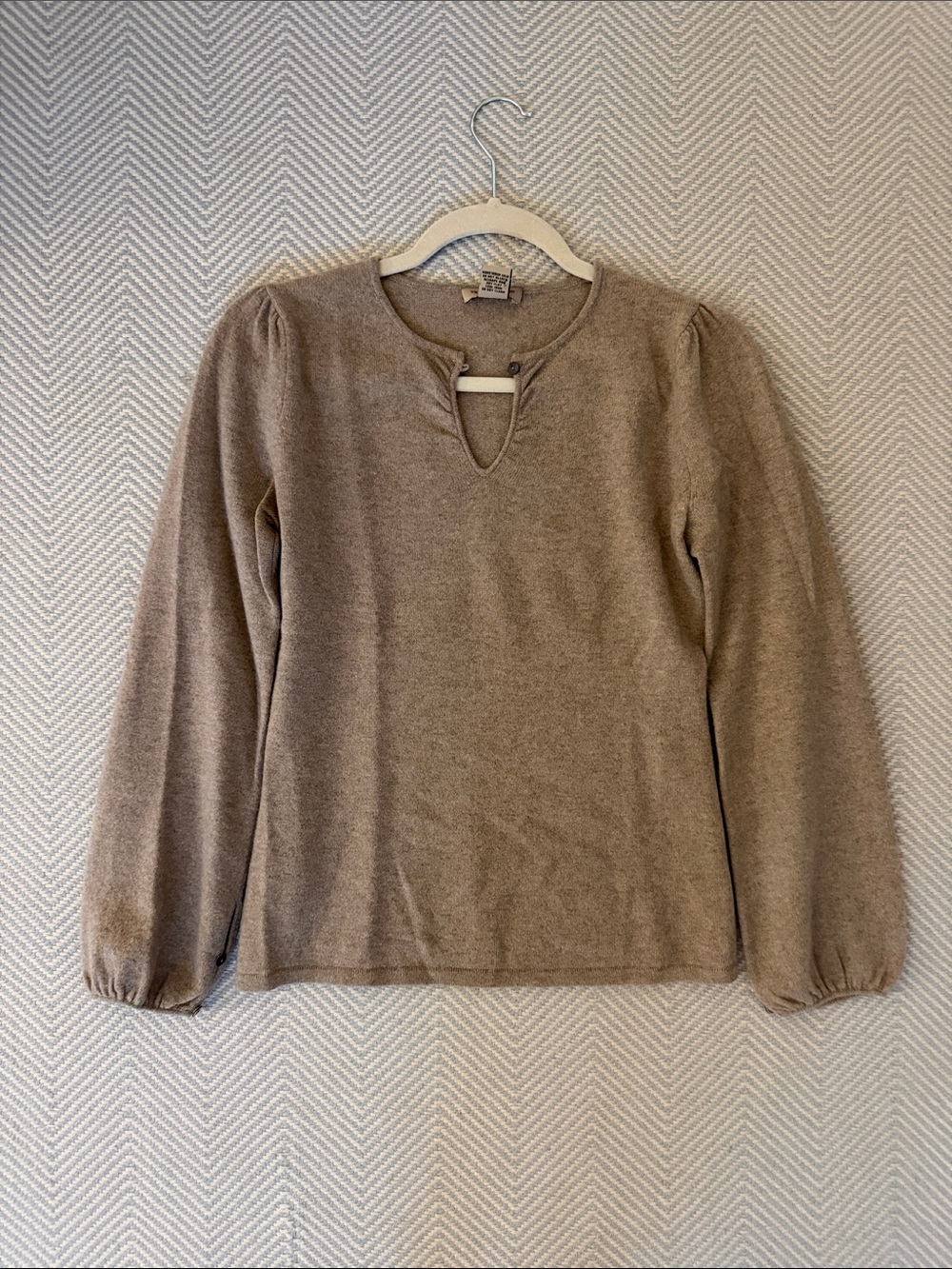 Women's Taupe Long-Sleeve Keyhole Cashmere Top